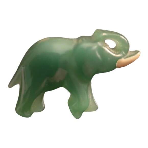 Vintage Avon Green Plastic Collectible Lucky  Elephant Animal Lapel Tack Pin - Picture 1 of 3